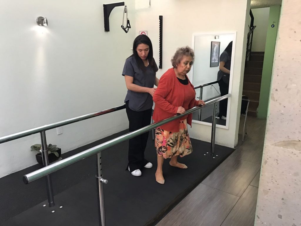 La fisioterapia mejora la calidad de vida del adulto mayor - Clínica de ...